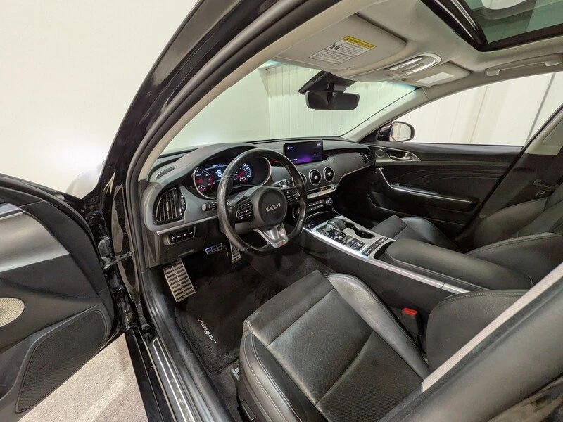 2022 Kia Stinger - Image 9 of 20