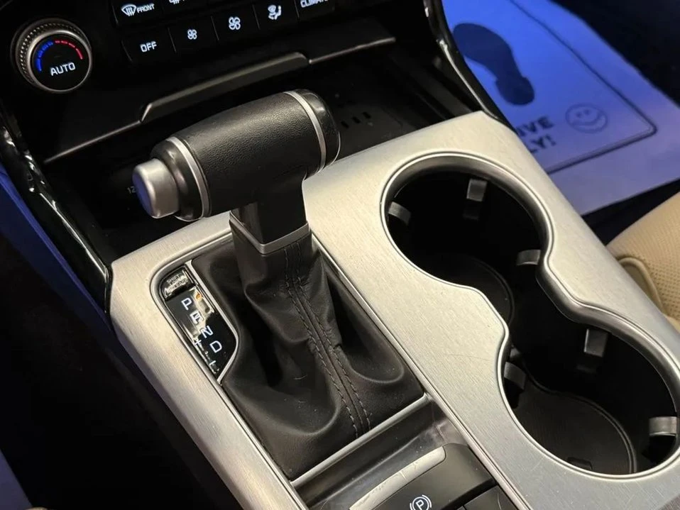 2022 Kia Stinger - Image 16 of 20