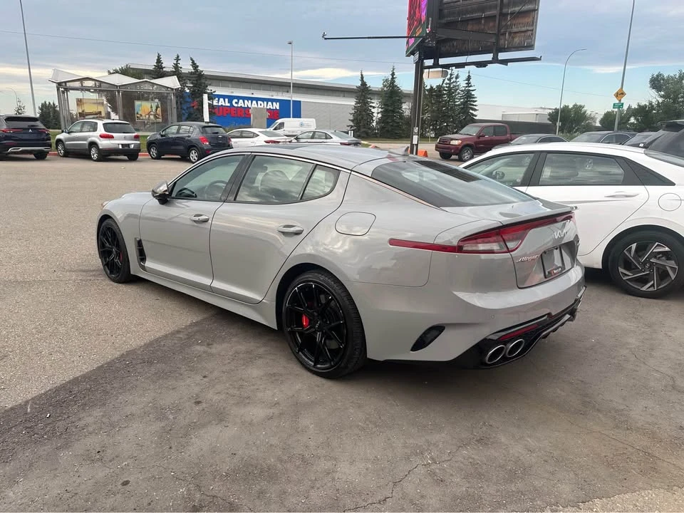 2022 Kia Stinger - Image 2 of 8