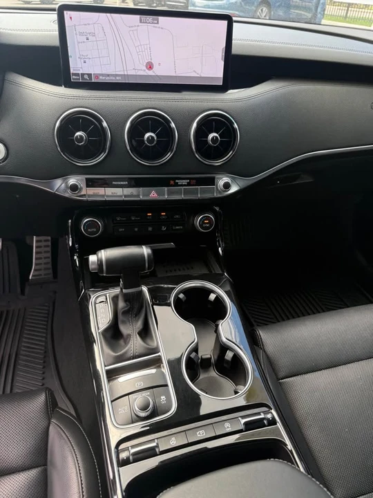 2022 Kia Stinger - Image 16 of 20