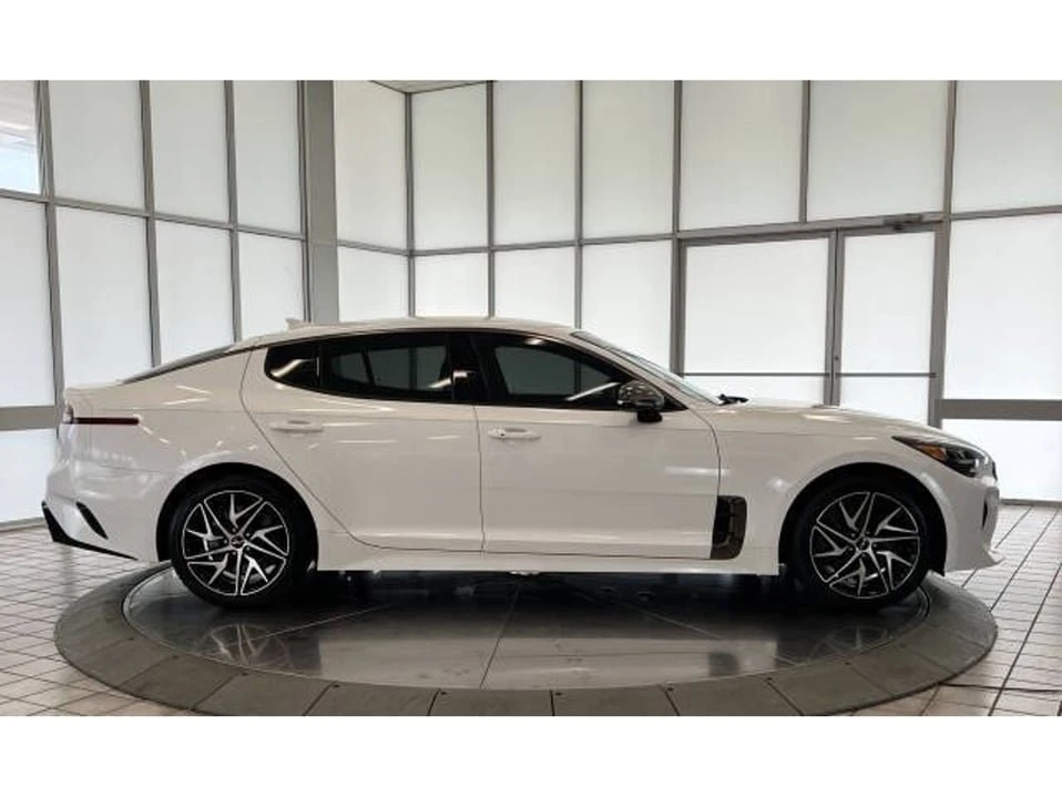2022 Kia Stinger - Image 8 of 20