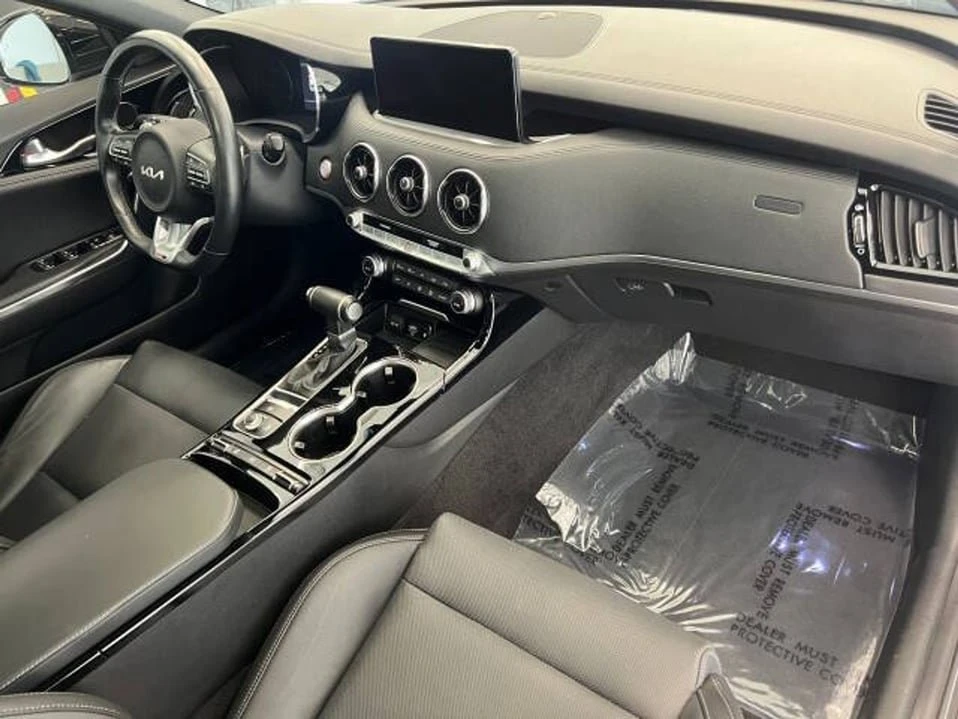 2022 Kia Stinger - Image 15 of 20