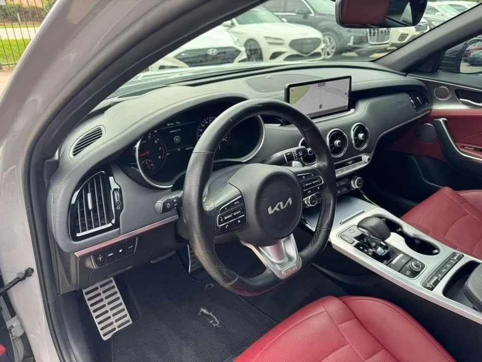 2022 Kia Stinger - Image 10 of 20