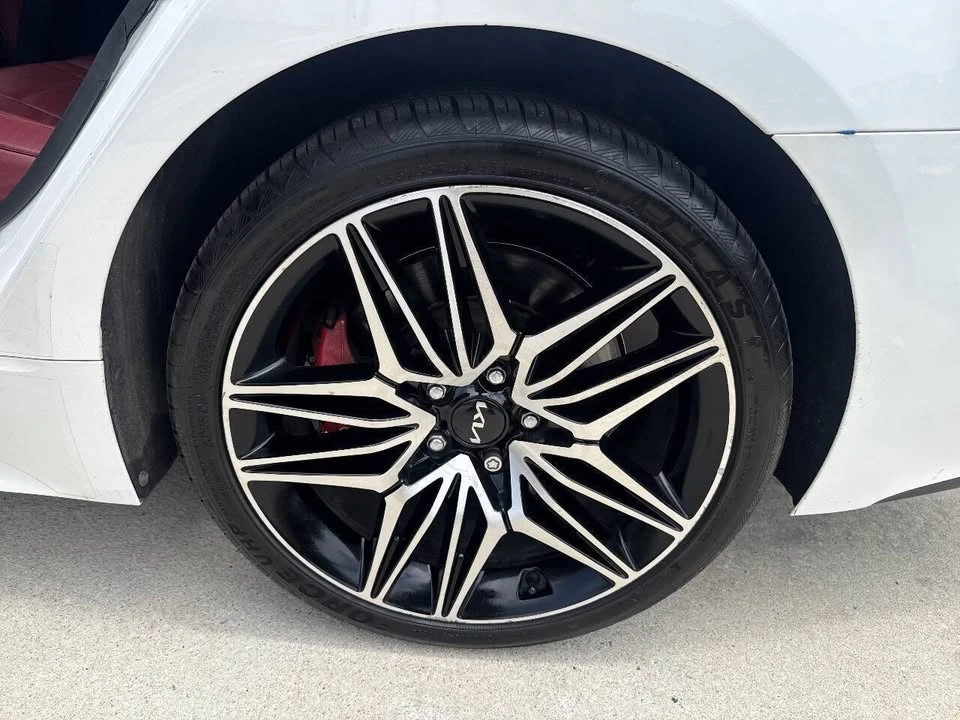 2022 Kia Stinger - Image 9 of 16