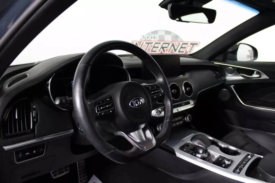 2022 Kia Stinger - Image 10 of 20
