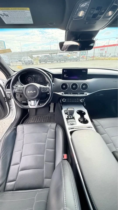 2022 Kia Stinger - Image 13 of 18