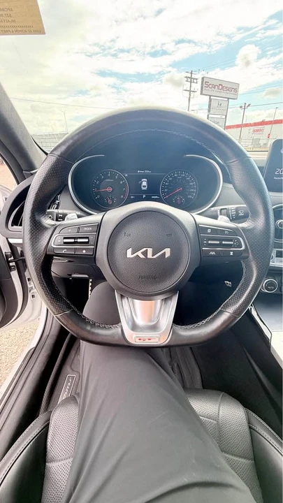 2022 Kia Stinger - Image 14 of 18