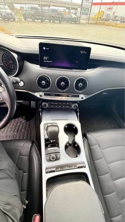 2022 Kia Stinger - Image 16 of 18