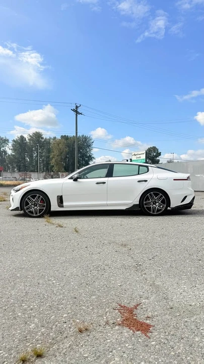 2022 Kia Stinger - Image 9 of 18