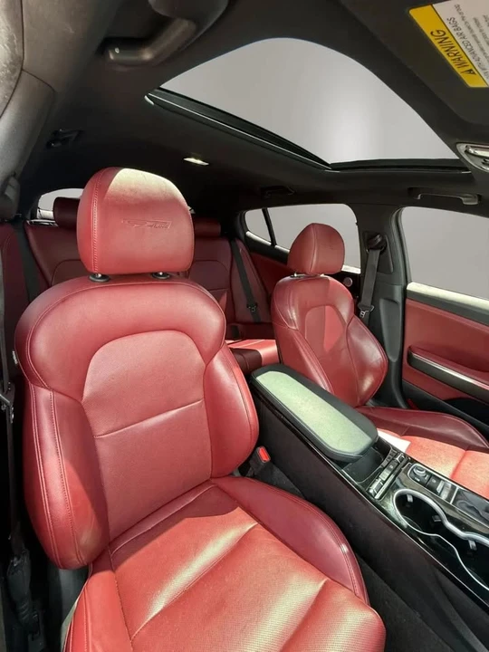 2022 Kia Stinger - Image 10 of 16