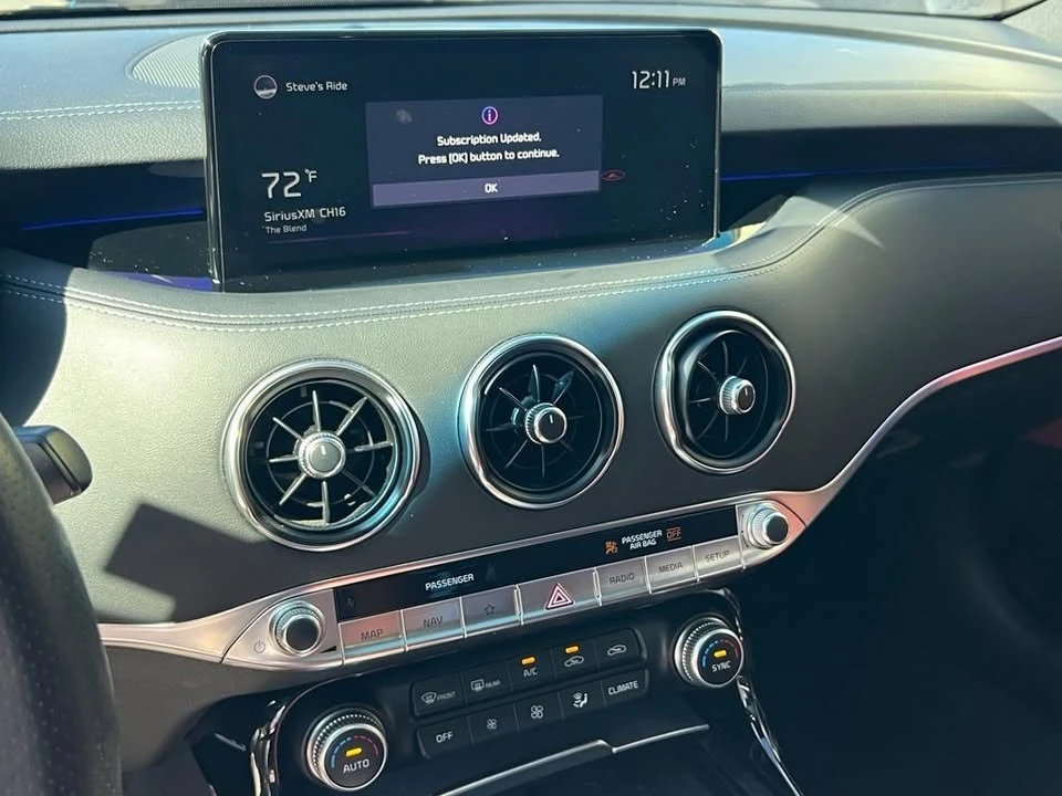2022 Kia Stinger - Image 14 of 17