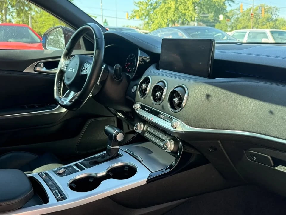 2022 Kia Stinger - Image 13 of 20
