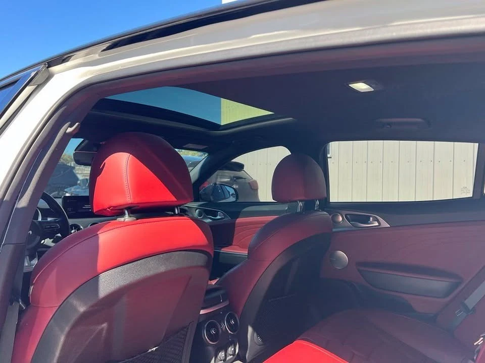 2022 Kia Stinger - Image 10 of 17