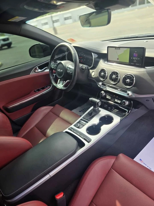 2022 Kia Stinger - Image 7 of 10