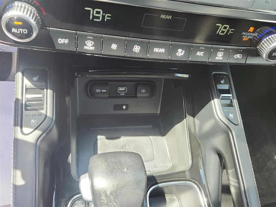 2022 Kia Telluride - Image 17 of 30