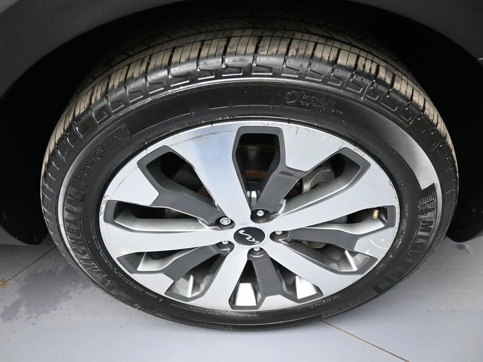 2022 Kia Telluride - Image 13 of 21
