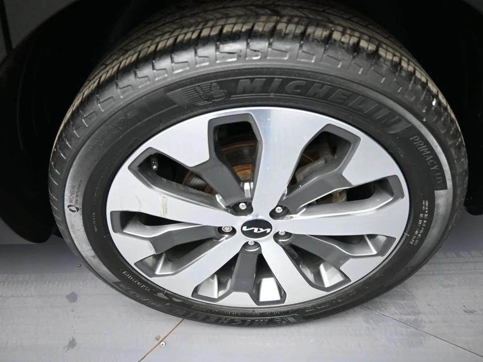 2022 Kia Telluride - Image 15 of 21