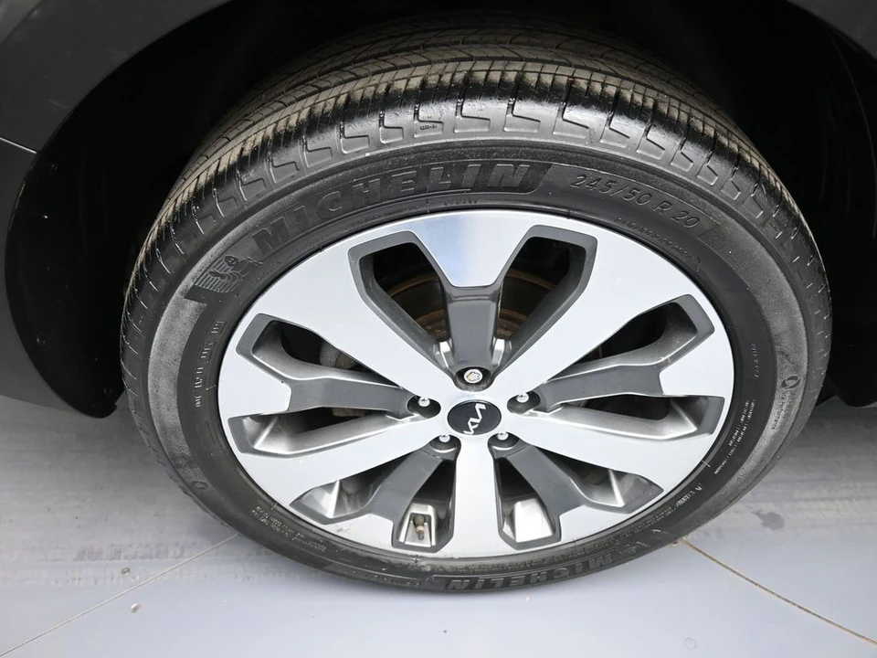 2022 Kia Telluride - Image 12 of 21