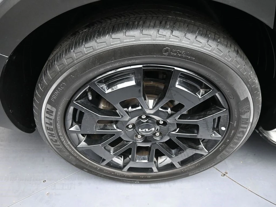 2022 Kia Telluride - Image 13 of 21