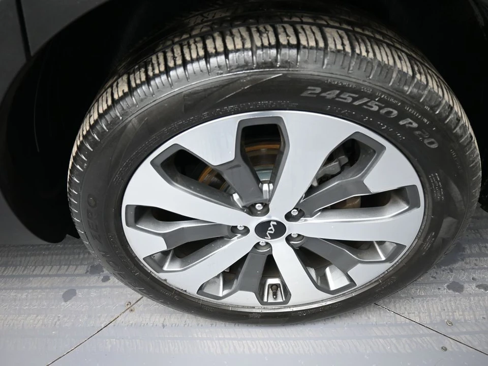 2022 Kia Telluride - Image 15 of 21