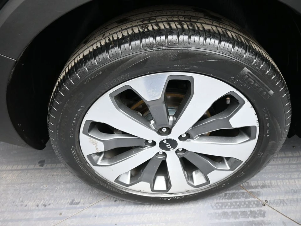 2022 Kia Telluride - Image 12 of 31
