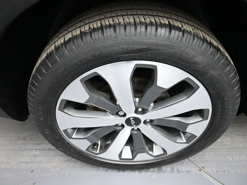 2022 Kia Telluride - Image 12 of 21