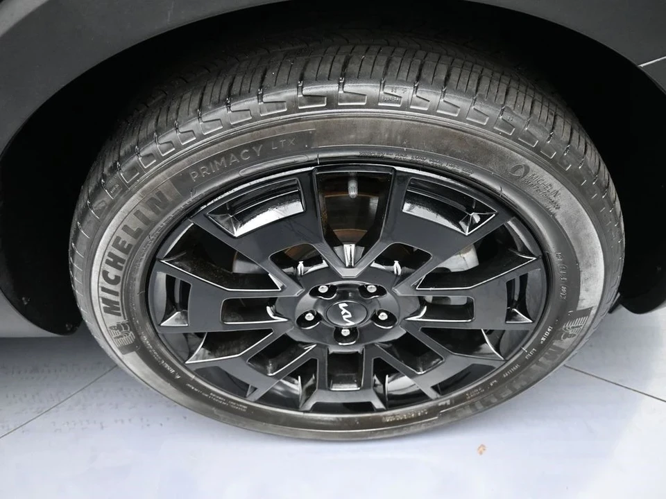 2022 Kia Telluride - Image 13 of 21