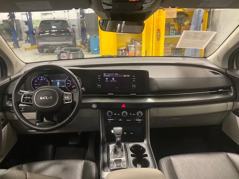 2022 Kia Carnival - Image 6 of 9