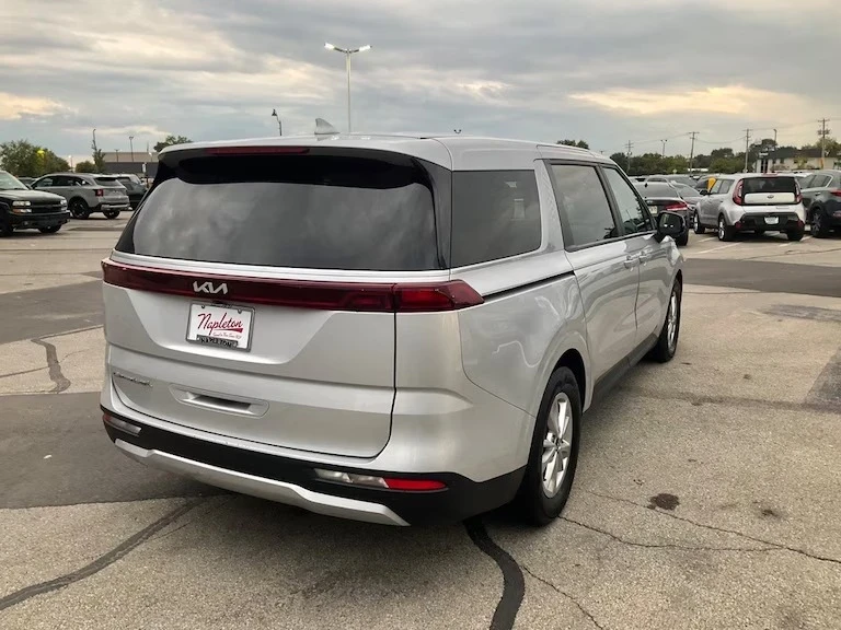 2022 Kia Carnival - Image 4 of 9