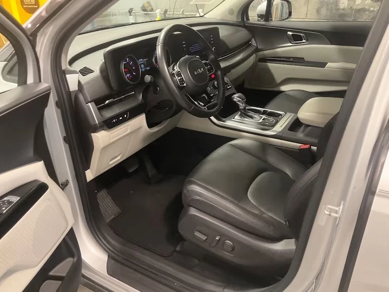 2022 Kia Carnival - Image 5 of 9