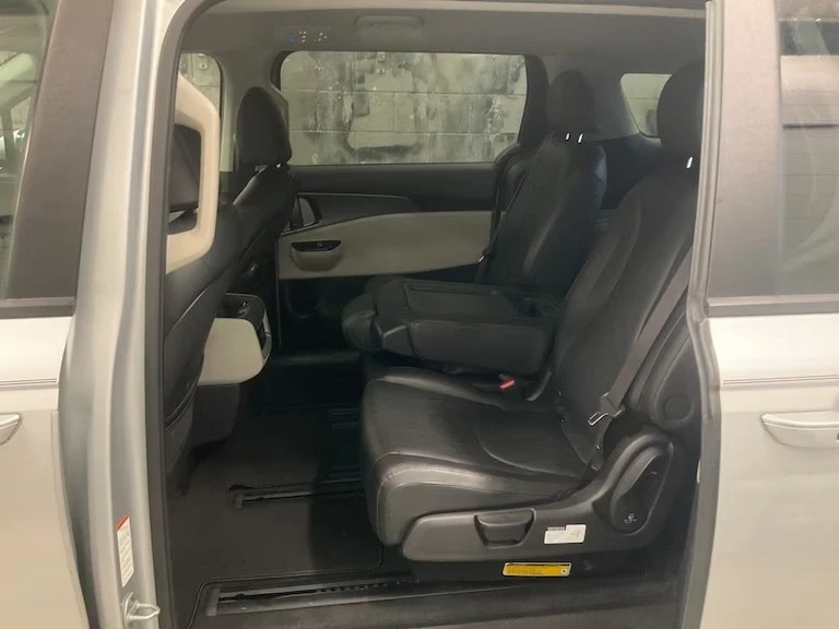 2022 Kia Carnival - Image 9 of 9