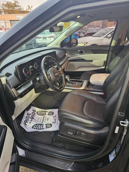 2022 Kia Carnival - Image 4 of 18