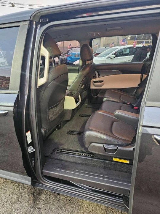 2022 Kia Carnival - Image 5 of 18