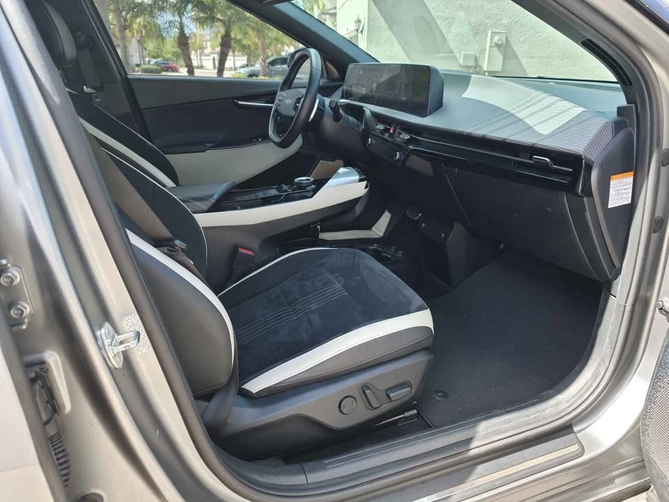 2022 Kia EV6 - Image 10 of 13