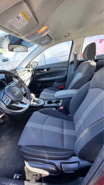 2022 Kia Forte - Image 9 of 18