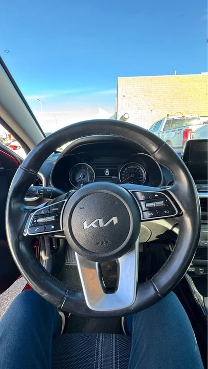 2022 Kia Forte - Image 10 of 18