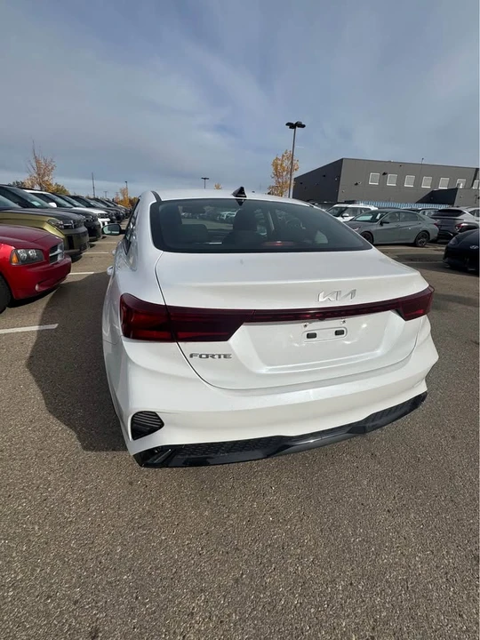 2022 Kia Forte - Image 4 of 15