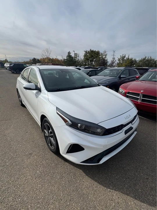 2022 Kia Forte - Image 8 of 15