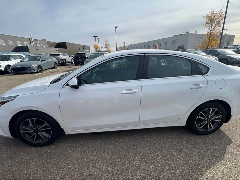 2022 Kia Forte - Image 2 of 15