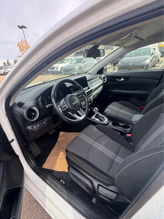 2022 Kia Forte - Image 10 of 15