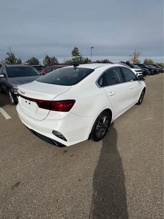 2022 Kia Forte - Image 5 of 15