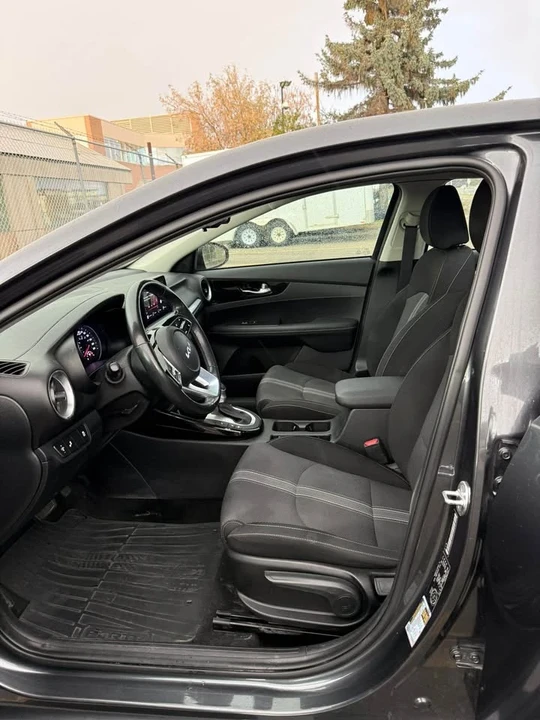 2022 Kia Forte - Image 6 of 9