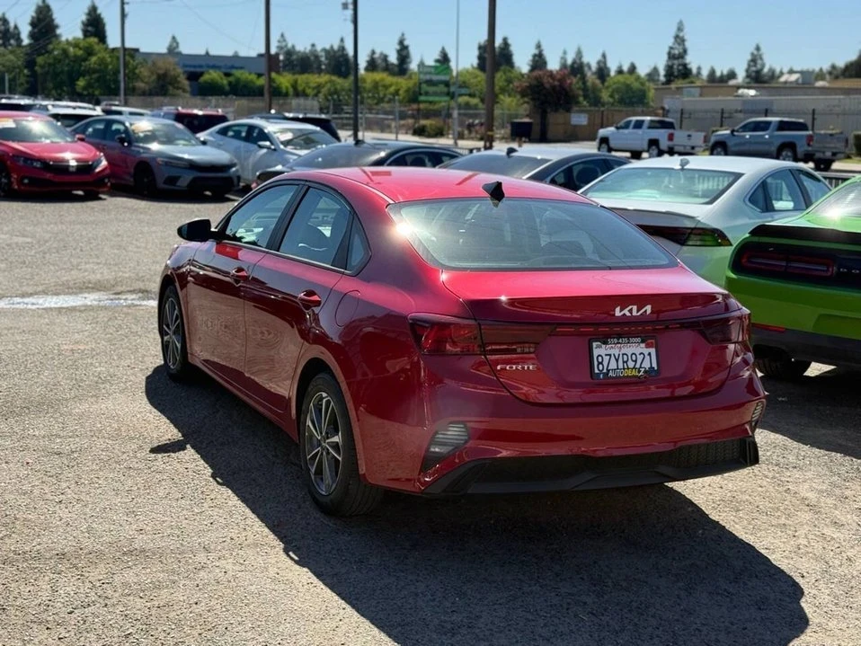 2022 Kia Forte - Image 8 of 11