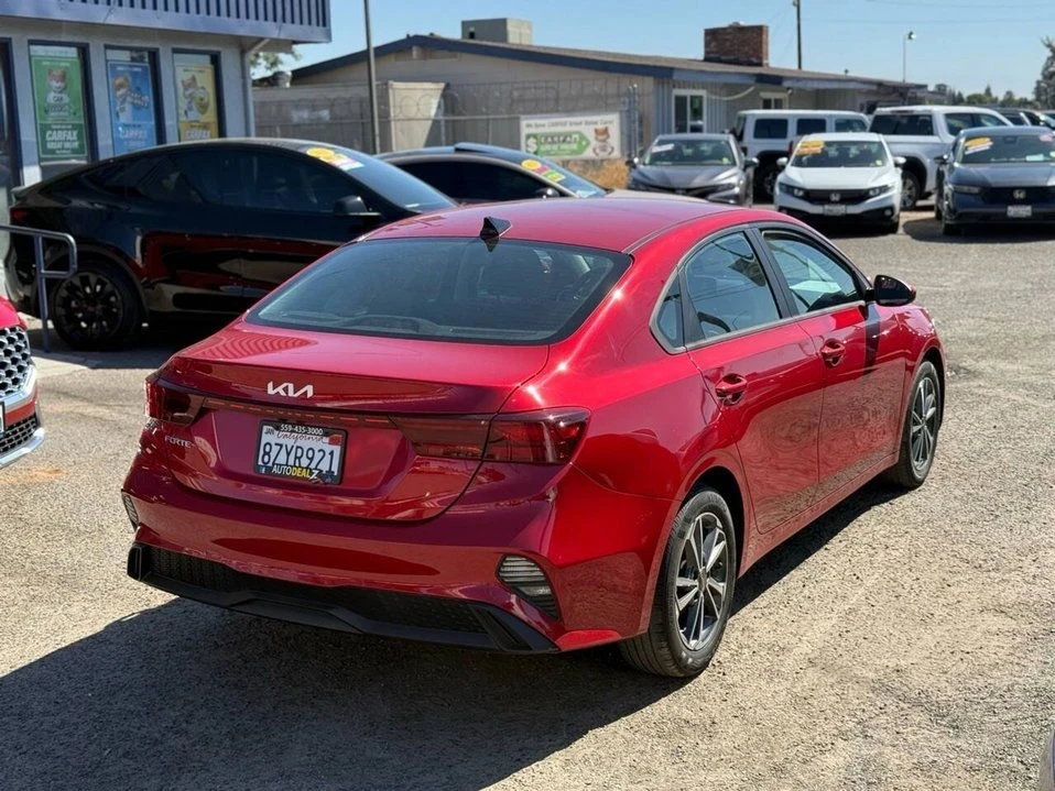 2022 Kia Forte - Image 5 of 11