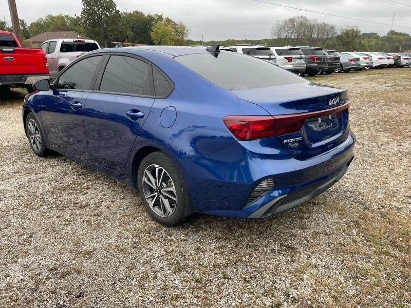 2022 Kia Forte - Image 9 of 18