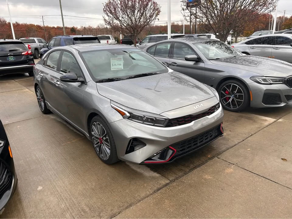 2022 Kia Forte - Image 2 of 9