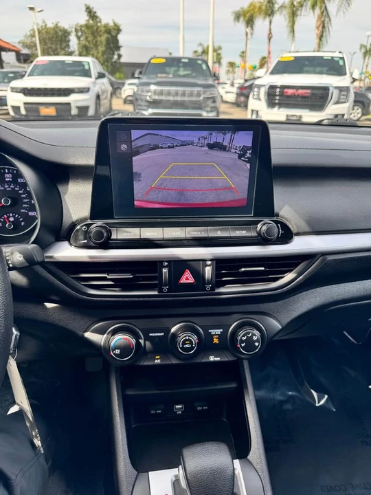 2022 Kia Forte - Image 4 of 10