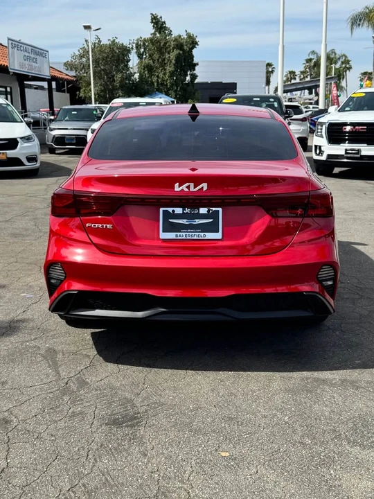 2022 Kia Forte - Image 5 of 10