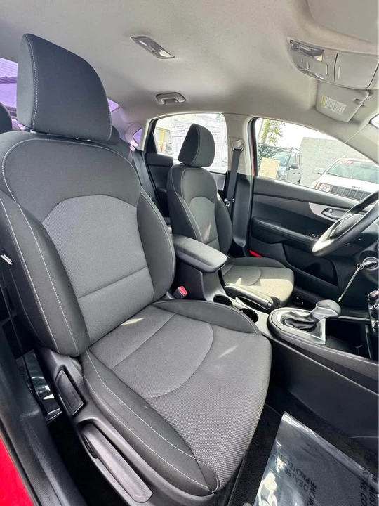 2022 Kia Forte - Image 8 of 10