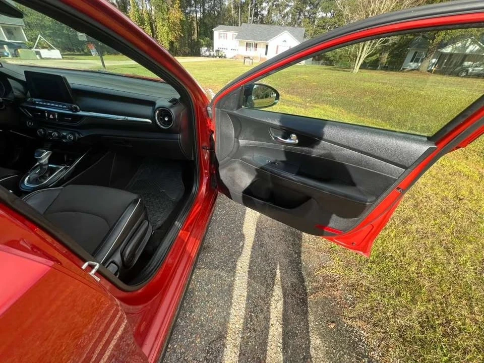 2022 Kia Forte - Image 12 of 17